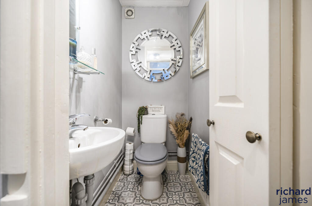 3e33bb8f-c7b4-422...