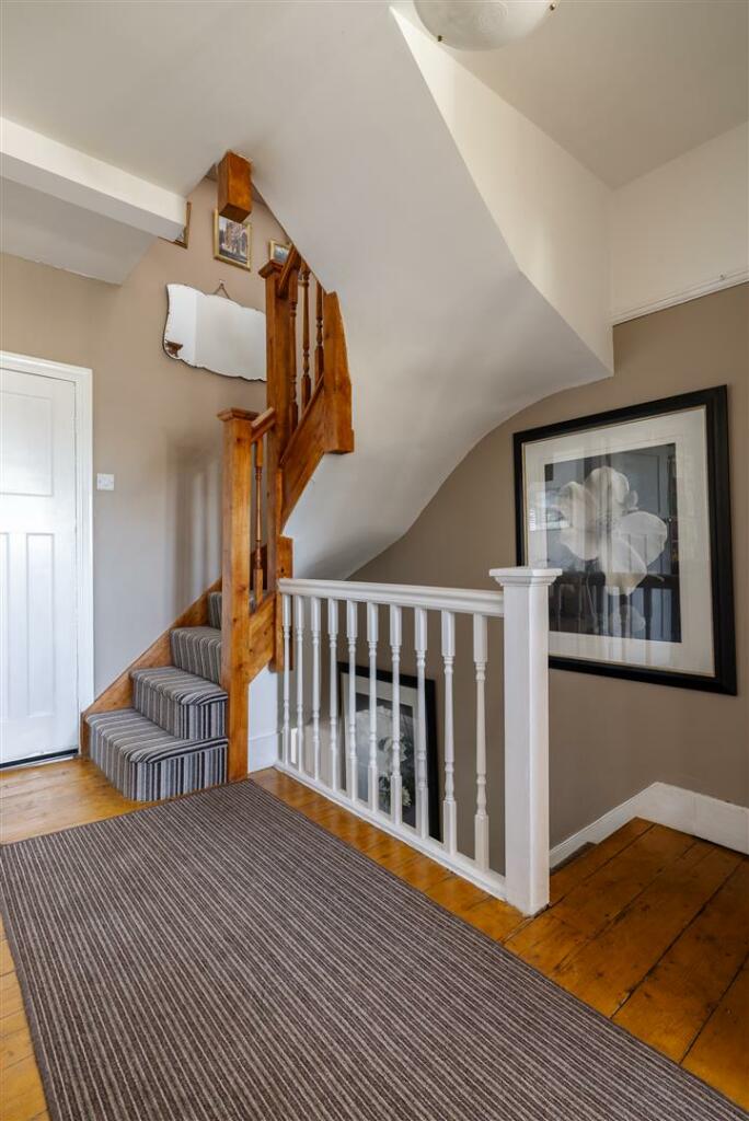 Richmond Crescent, E4