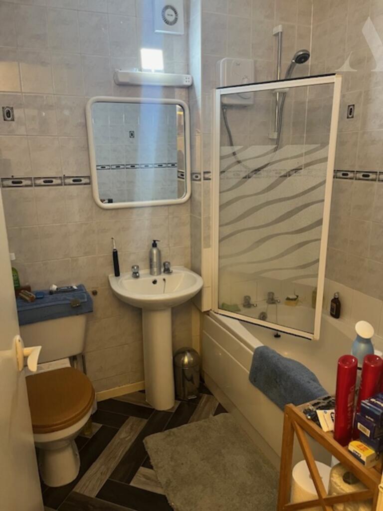 Flat 14 West Point Bathroom