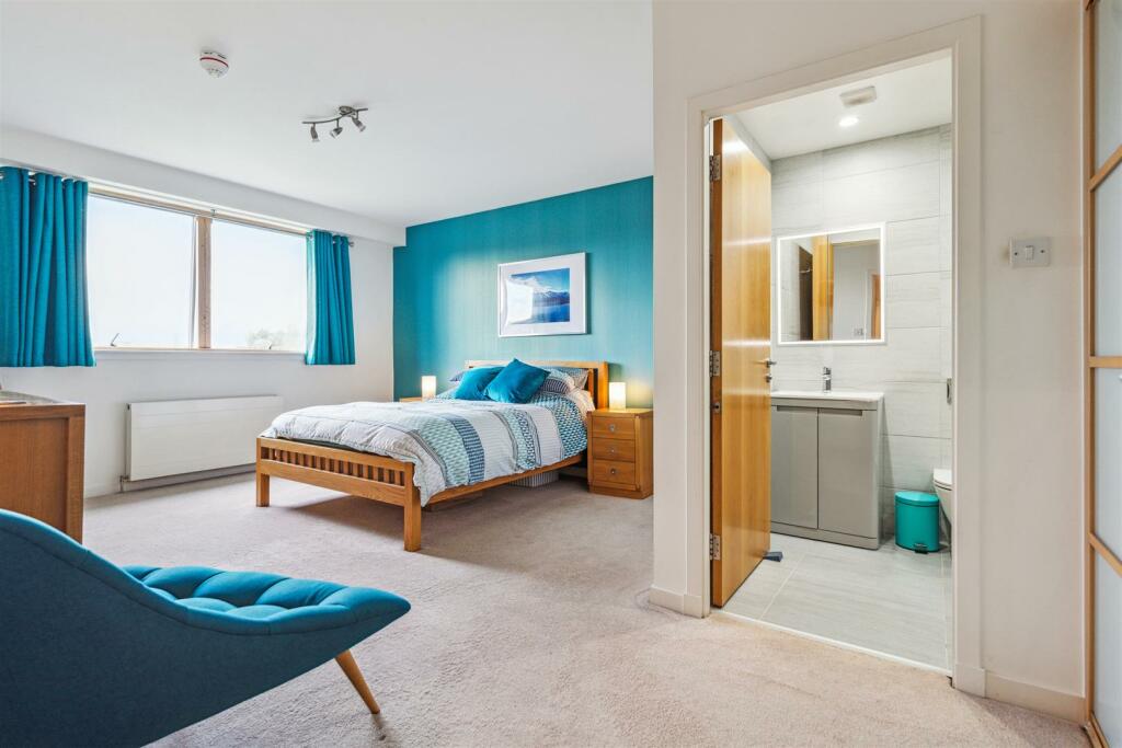 YATES HELLIER - 5 1 305 Glasgow Harbour Terraces (