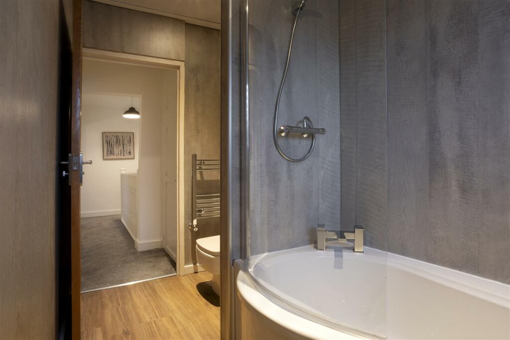 Master Bathroom - 02.jpg