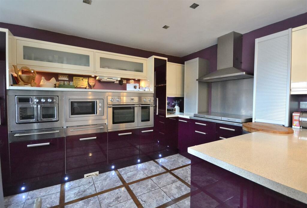 Open Plan Kitchen/breakfast room