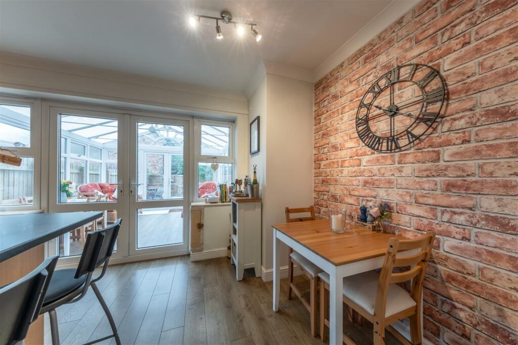 27 Harthill Close-010.jpg