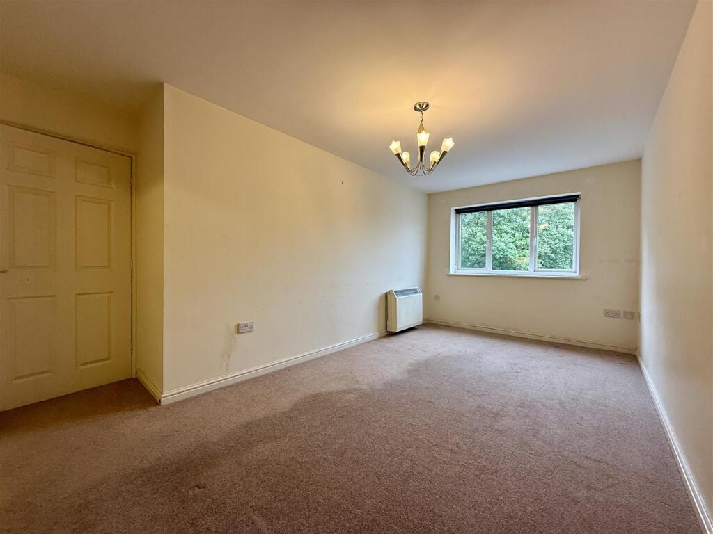 2 Living Room.JPEG