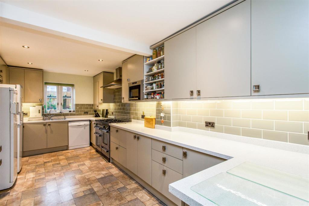 Kitchen (1).jpg