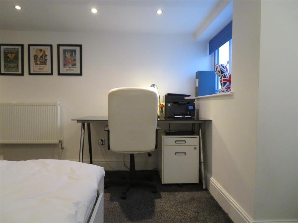 247 Milton Bed3c.JPG