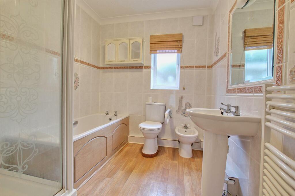 BATHROOM/W.C.