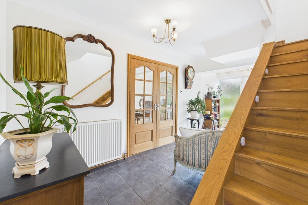 CAM03162G0-PR0301-STILL021