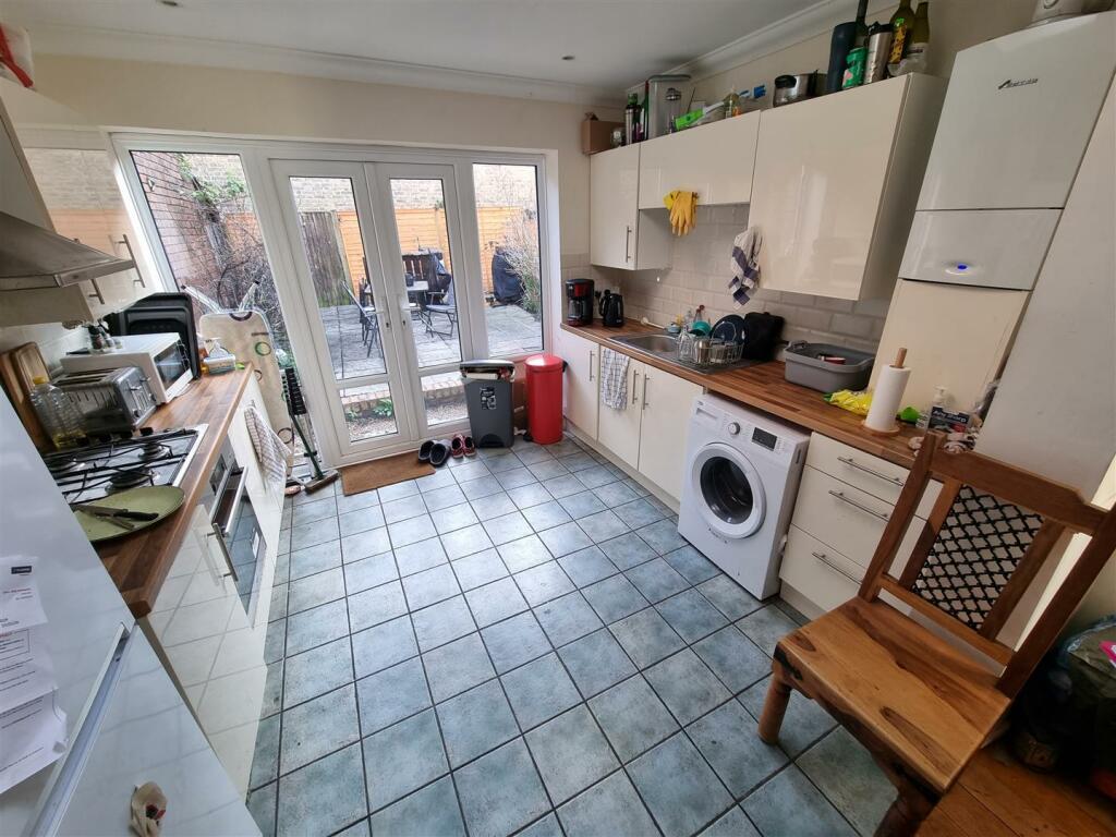 147 tooting High Street Kitchen.jpg