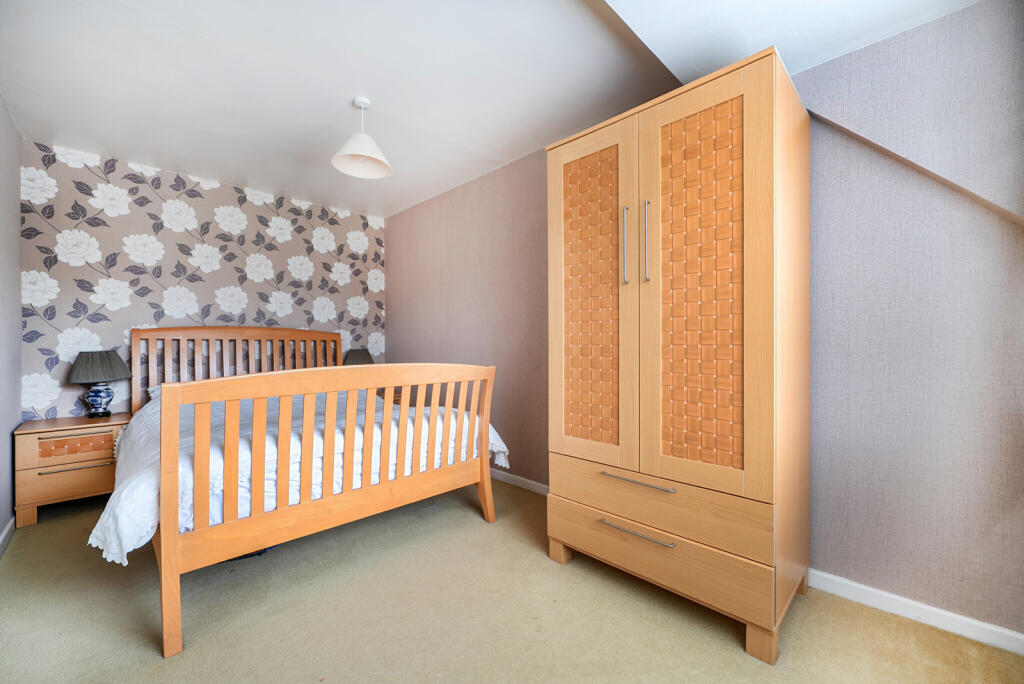 1383285-15-692828...