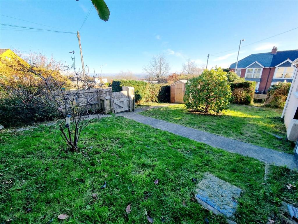 Front Garden 1.jpg