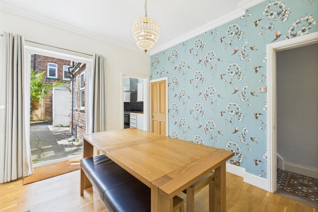 CAM03162G0-PR0290-STILL008