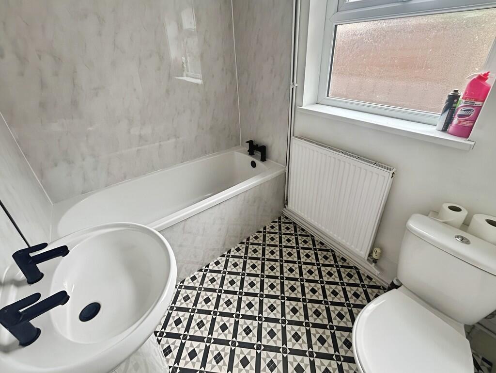 7525740f-WhatsApp...