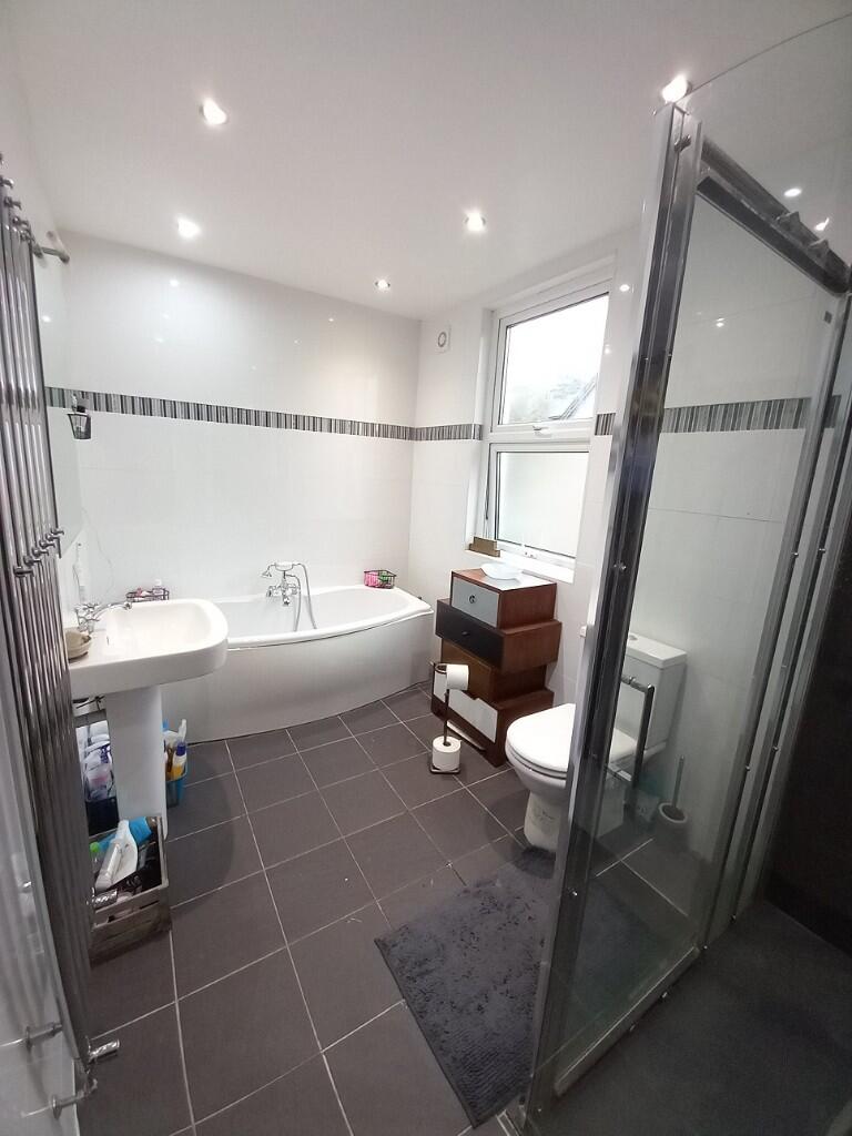 BATH/SHOWER ROOM