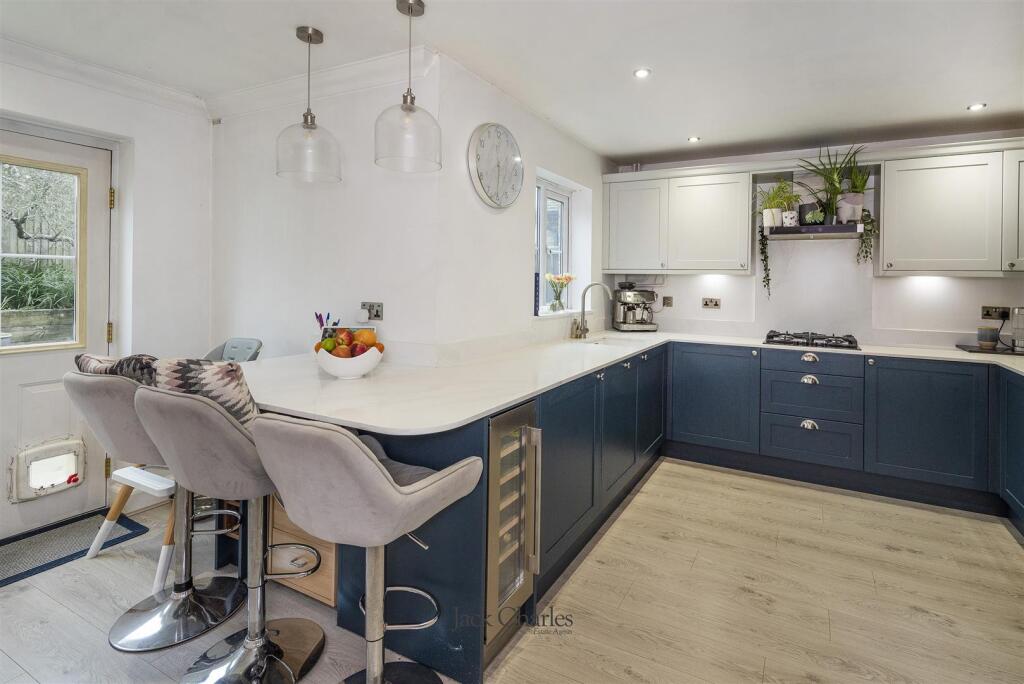 6 Dawes Close, TN9 1QX 005.jpg