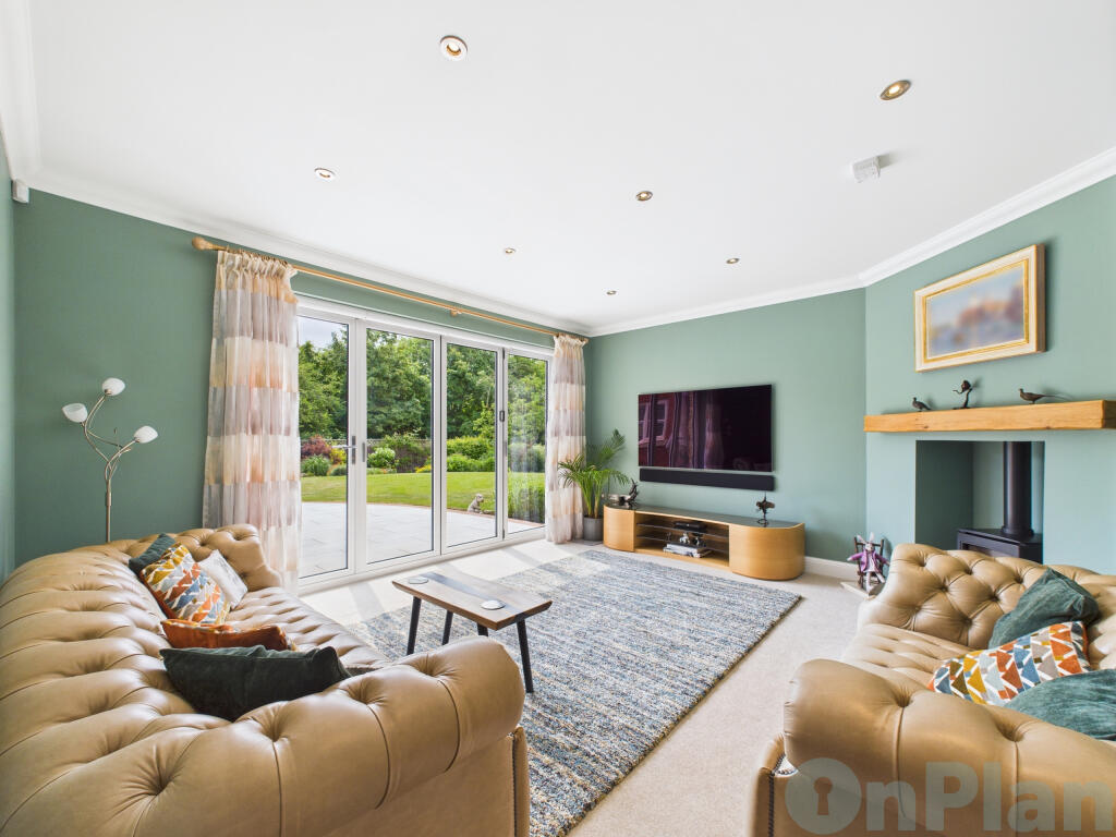 CAM04024G0-PR0028-STILL001