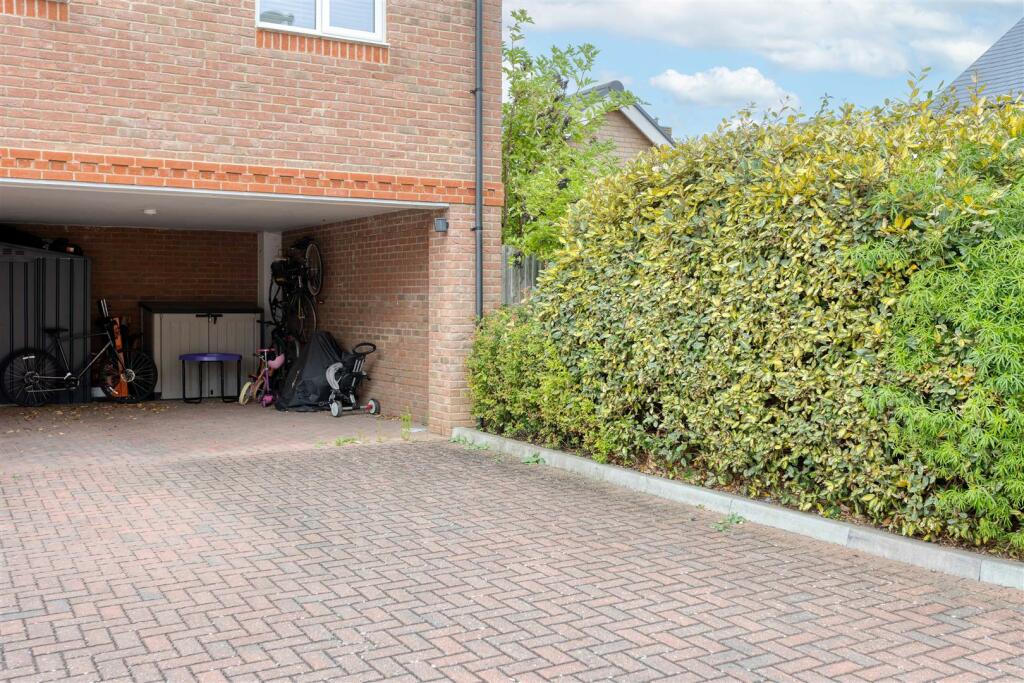 Carport, 4 parking space