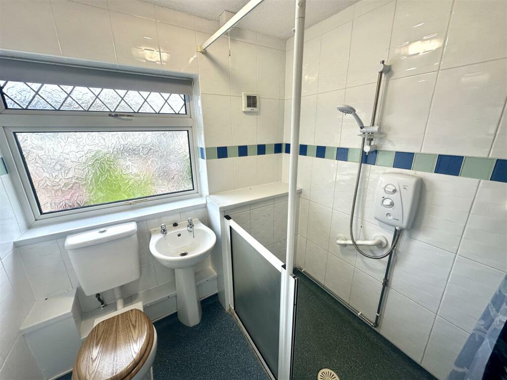 SHOWER ROOM