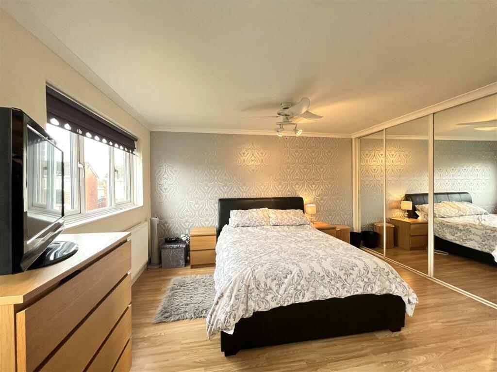 FULL WIDTH MASTER BEDROOM (FRONT)