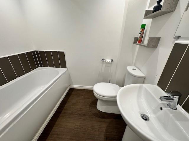 2 Costard bathroom.jpg