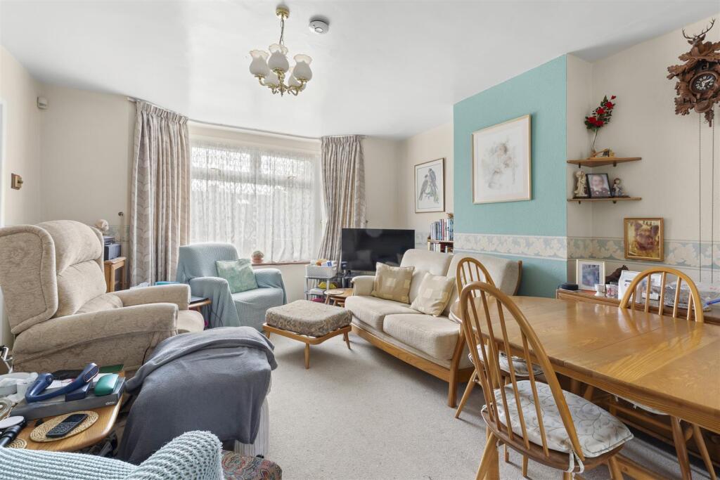 46 Buckingham Drive, HP13 7XS-8.jpg