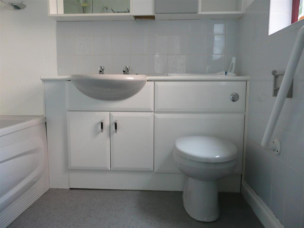 Bathroom.JPG