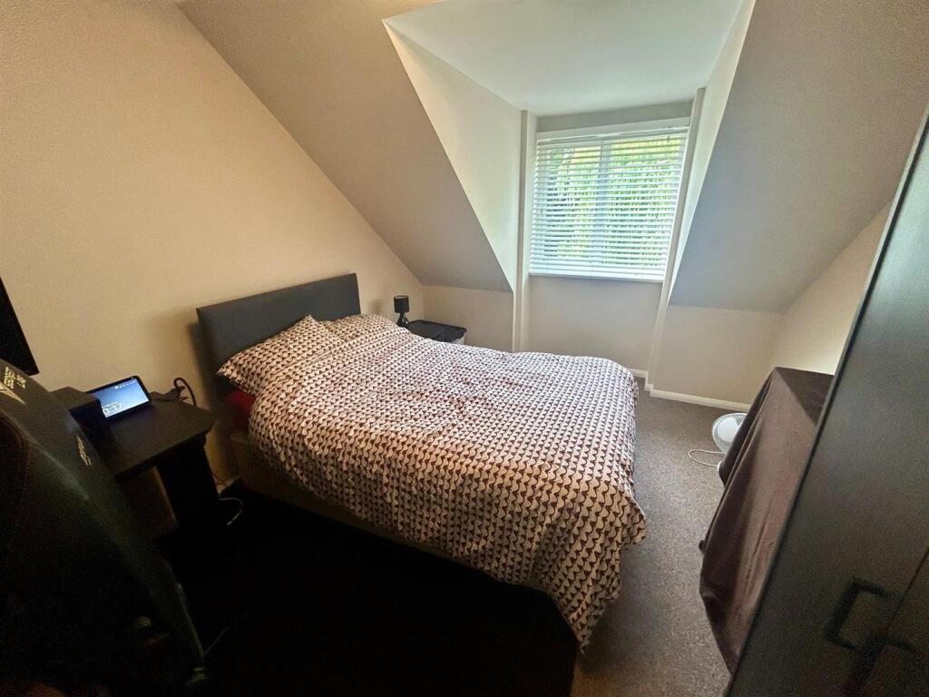 bed 1.jpg