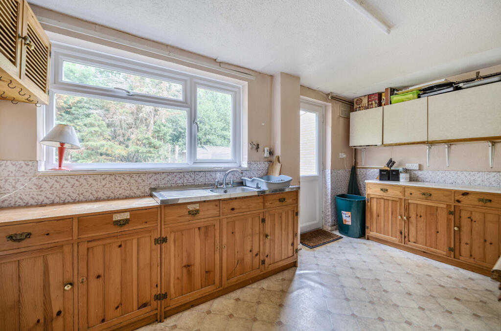 1304306-7-685e6ba...