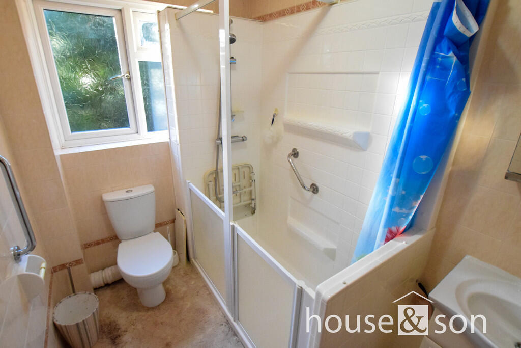 ensuite shower