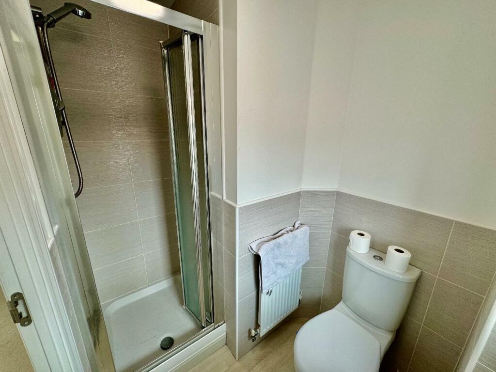 EN-SUITE SHOWER ROOM