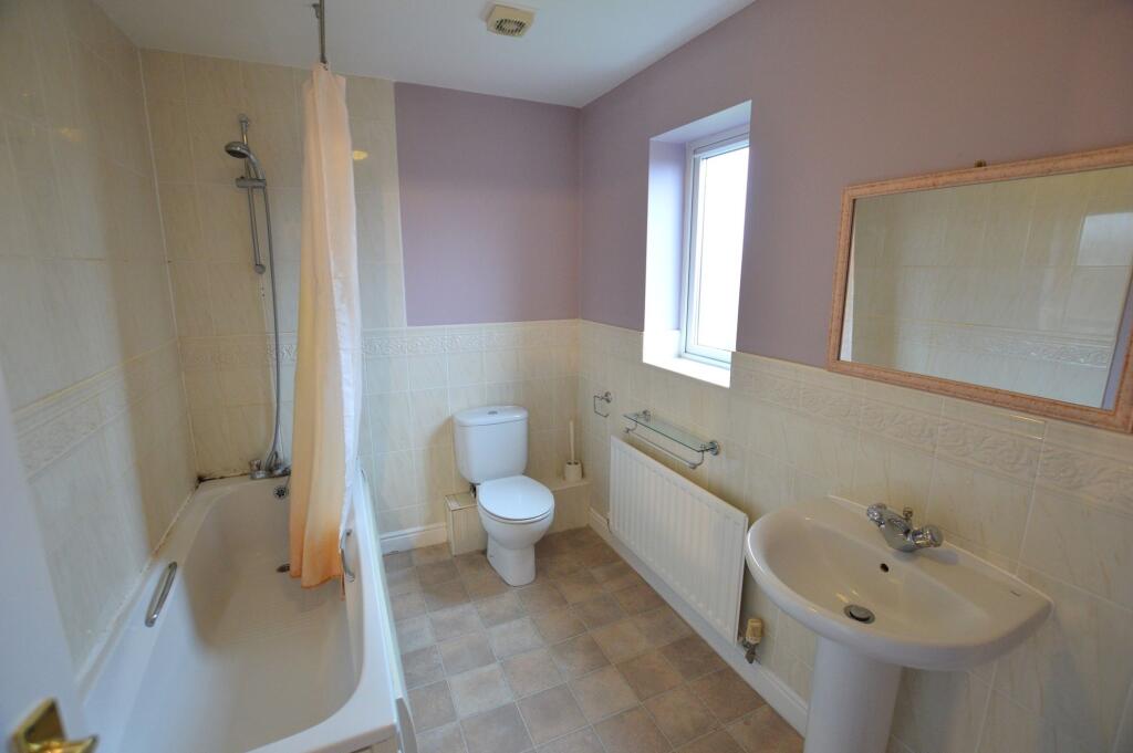 EN SUITE BATHROOM