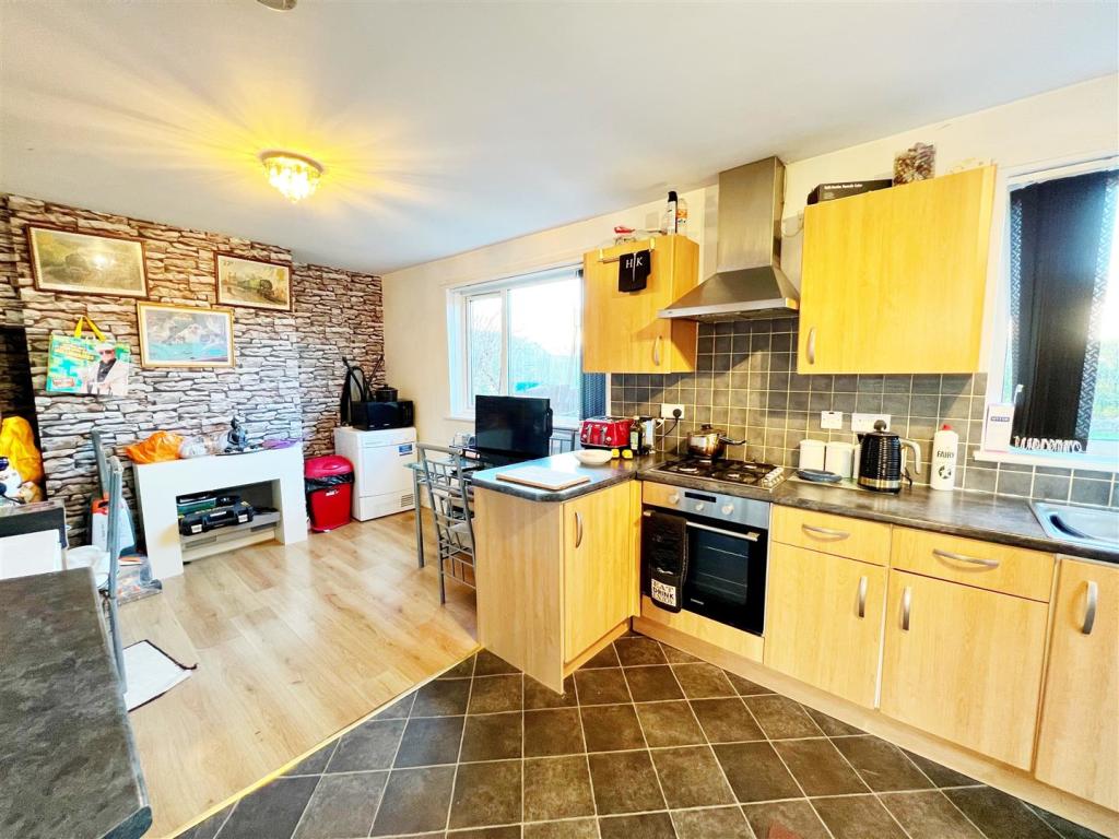 Kitchen 1.jpg
