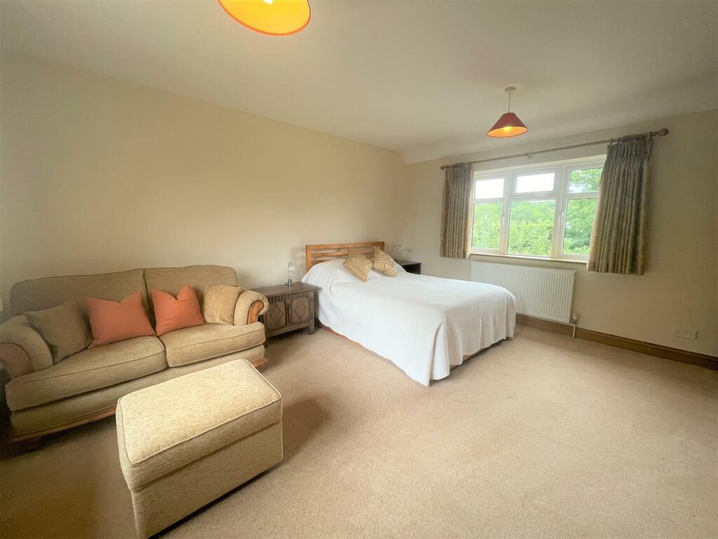 bed1.jpg