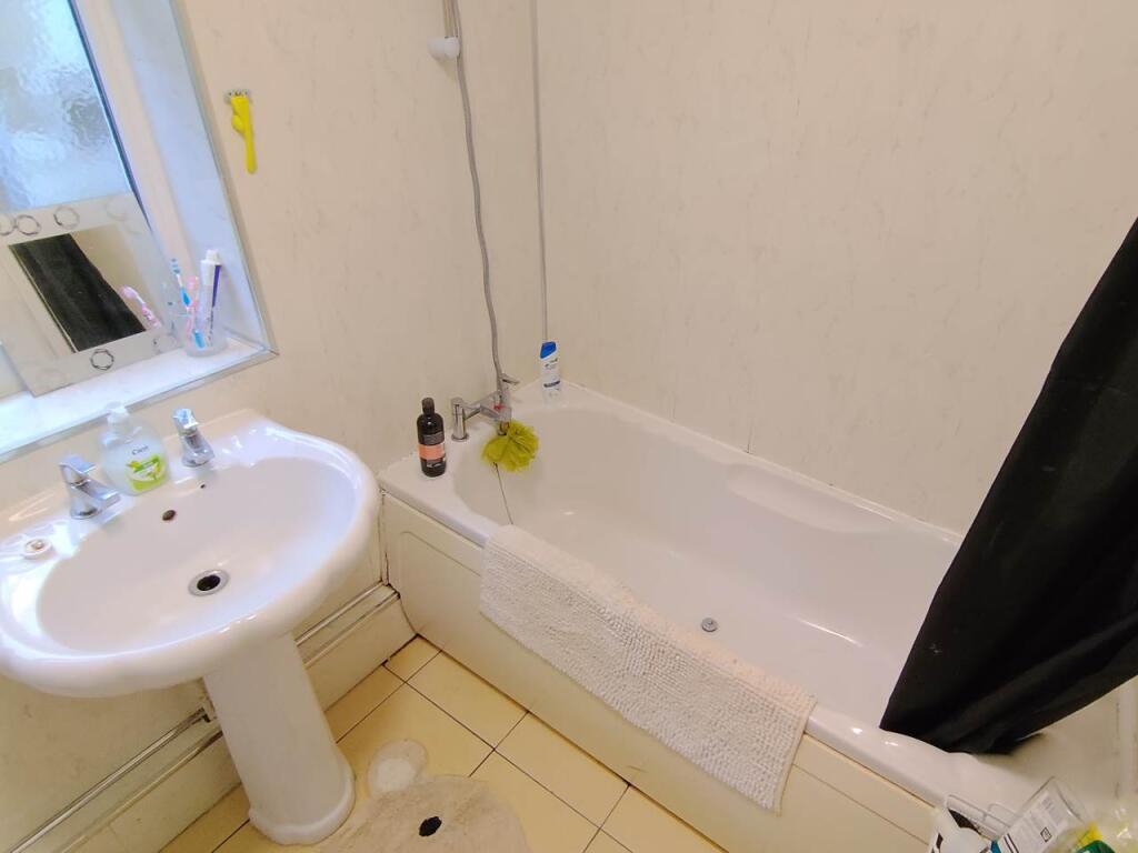 Ground floor bathroo