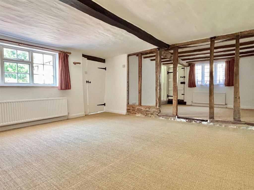 Living room..jpg