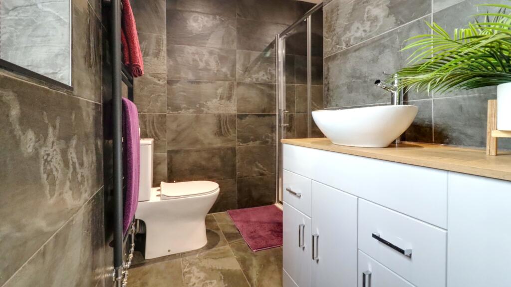 13. Ensuite