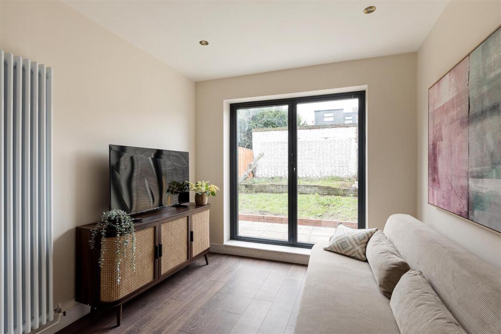 Leasowes Road E10
