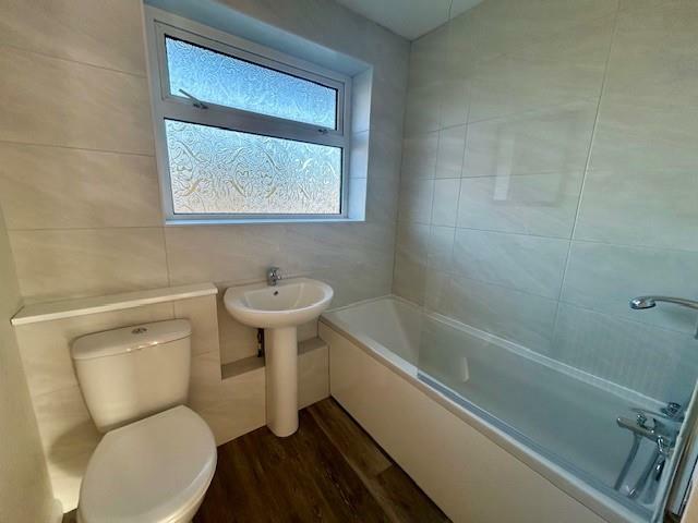 5a Wharf Road bathroom new.jpg