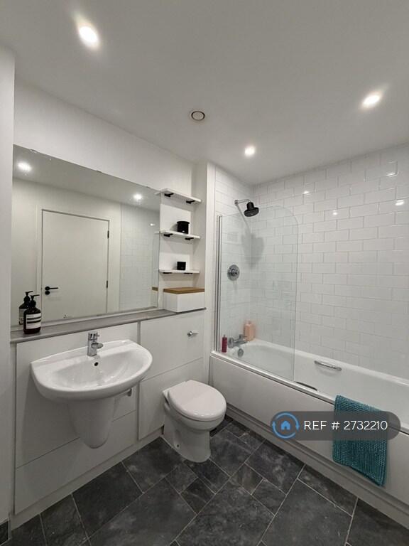 Elegant Bathroom With Full-Size Bathtub