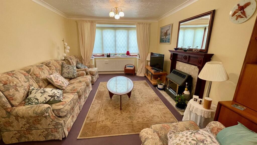 LOUNGE AREA