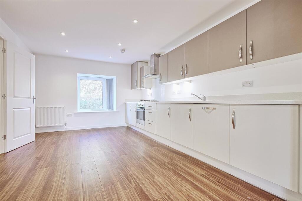 Kitchen 1.jpg