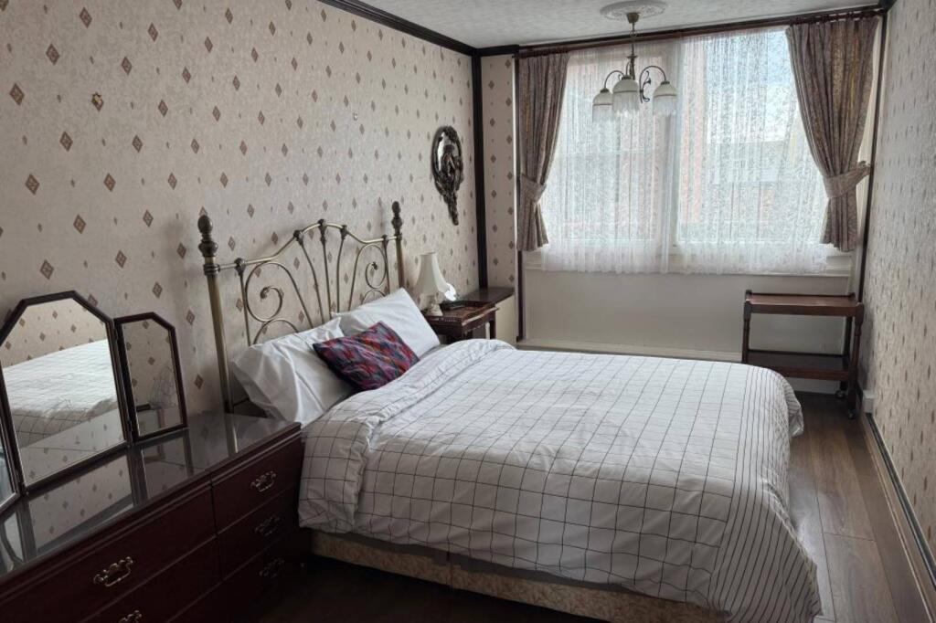 Flat 206 Guildbourne Court, Guildbourne Centre, Worthing, West Sussex, BN11 1LZ