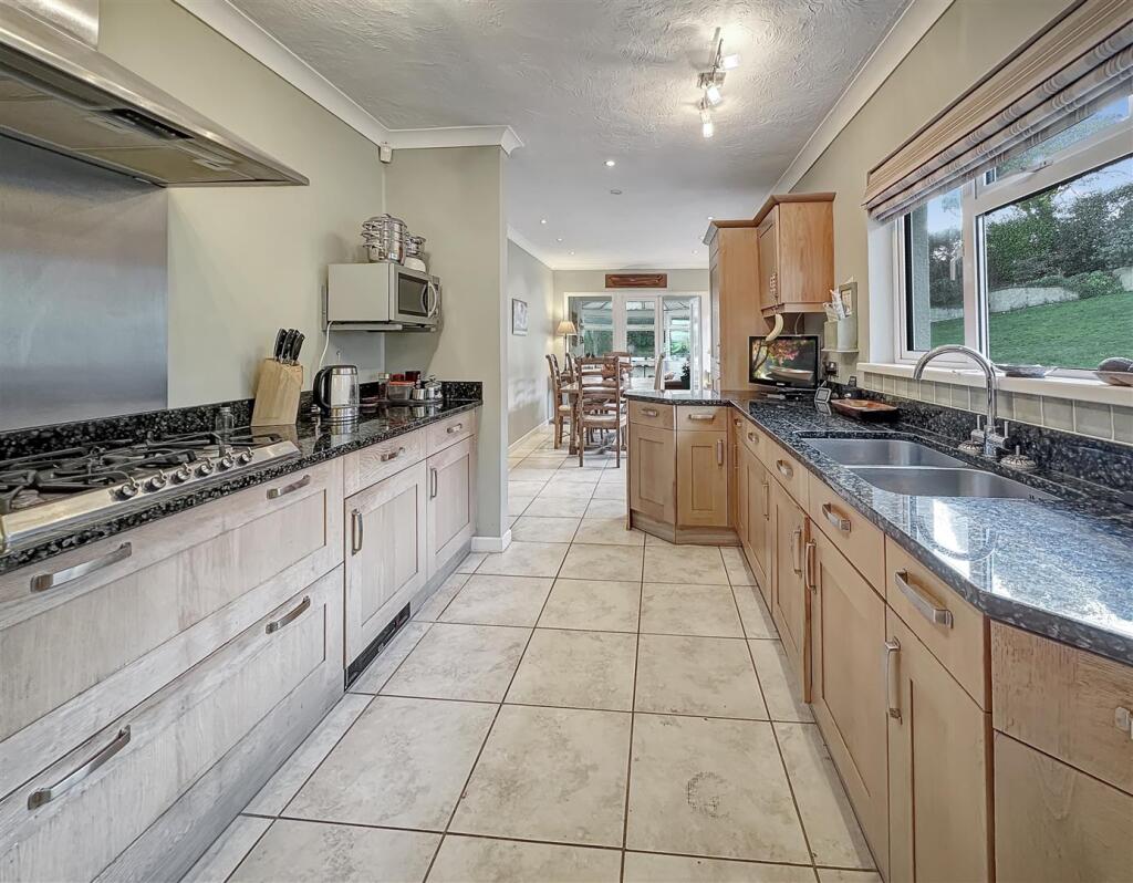 Kitchen Towards Dining Area.JPG