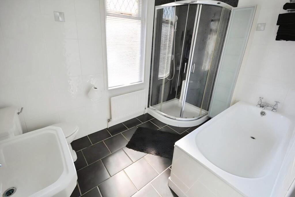 2e7ca0ac-Bathroom.jpg