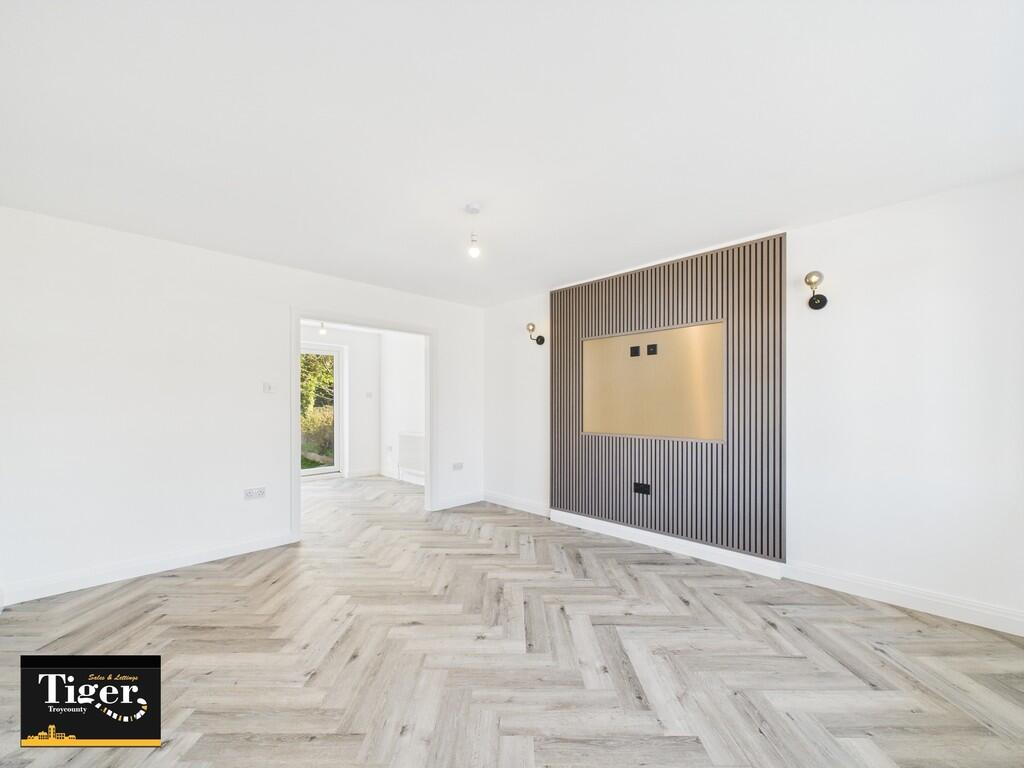 CAM02176G0-PR0540...