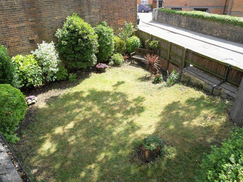 Front private garden