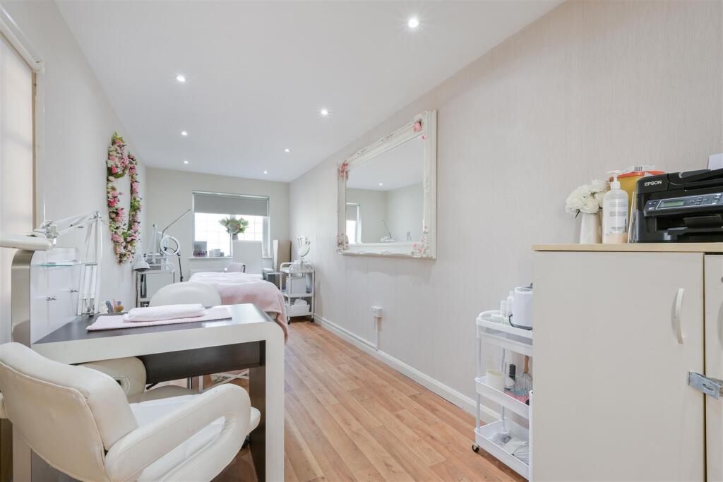 YEW TREE BOTTOM ROAD (15).jpg