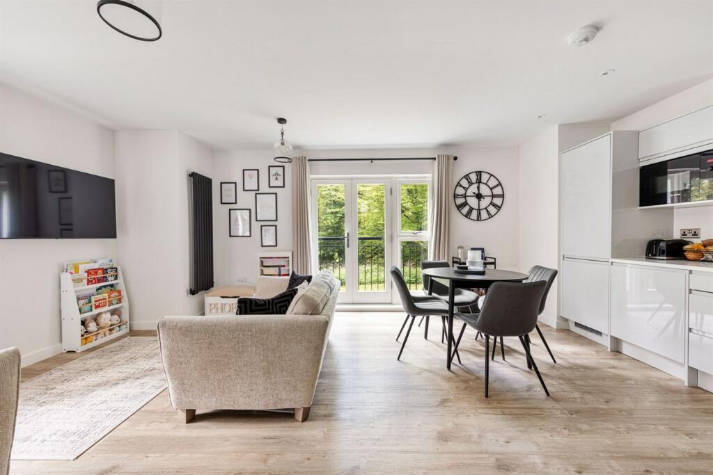 Open Plan Living/Kit