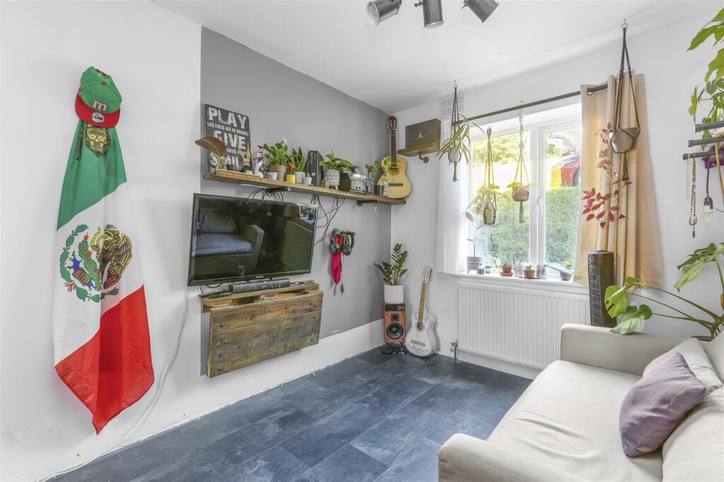 Flat 1, 52 Whitelands Road, HP12 3EL-1.jpg