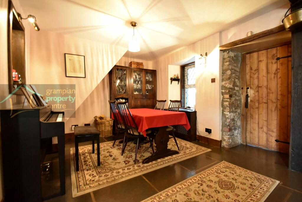 lounge 3 .JPG